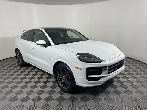 Used 2025 Porsche Cayenne Coupe AWD/4WD image 9