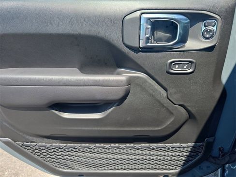 New 2025 Jeep Gladiator Sport image 12