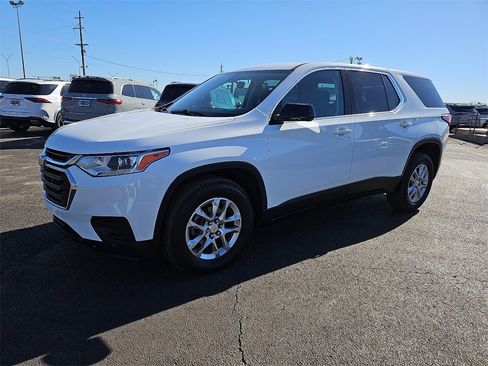 Used 2020 Chevrolet Traverse LS image 2