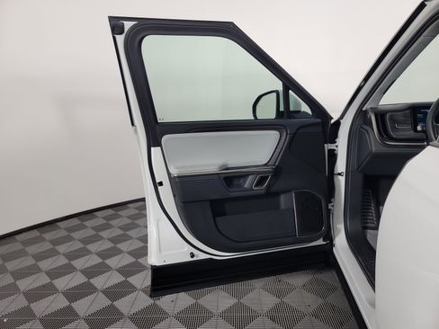 Used 2024 Rivian R1S Adventure AWD/4WD image 16