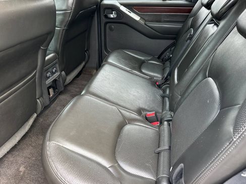 Used 2011 Nissan Pathfinder LE w/ Navigation Pkg AWD/4WD image 12
