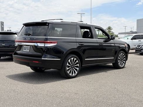 Used 2023 Lincoln Navigator Reserve AWD/4WD image 6