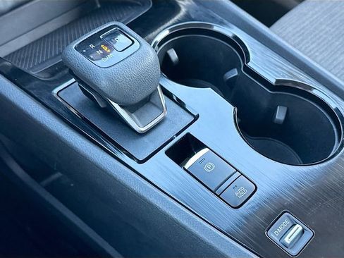 Used 2023 Nissan Rogue SV image 16