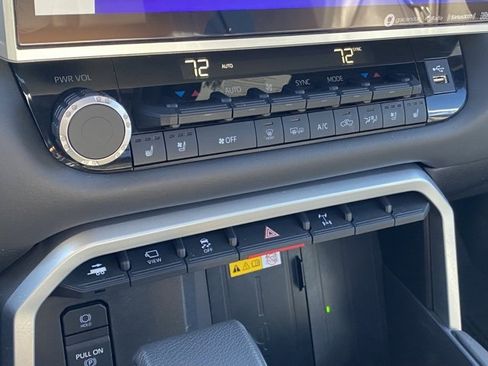 Used 2024 Toyota Tundra Platinum image 19