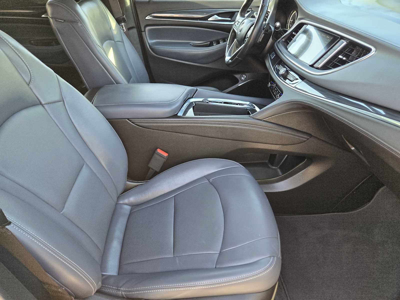 Used 2023 Buick Enclave Essence w/ Sport Touring Edition FWD image 15