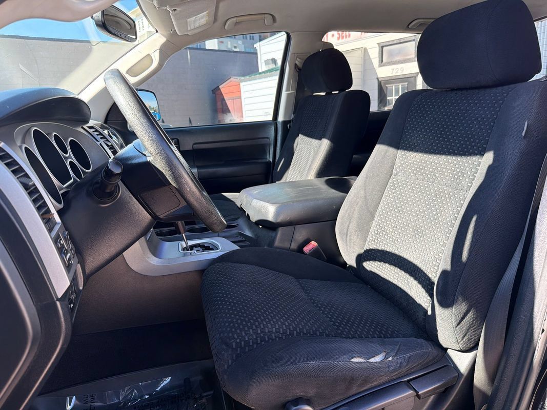 Used 2011 Toyota Tundra 4x4 CrewMax image 10