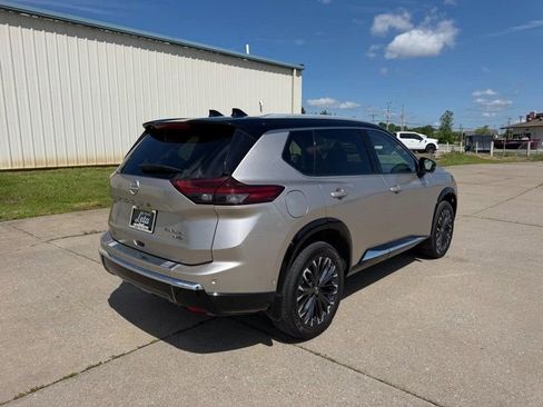 Used 2025 Nissan Rogue Platinum w/ Tech Package AWD/4WD image 3