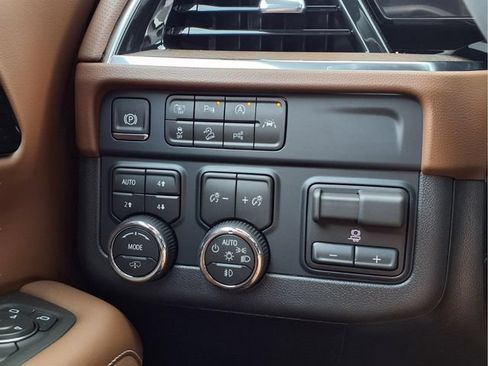 New 2026 Chevrolet Suburban High Country AWD/4WD image 10
