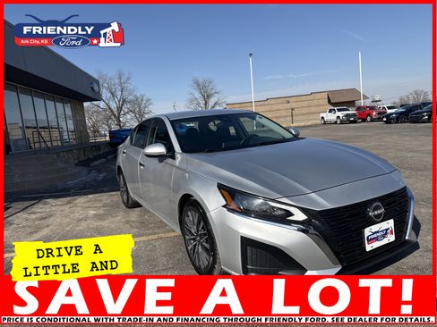 Used 2023 Nissan Altima 2.5 SV image 3