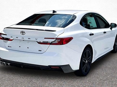 New 2026 Toyota Camry Hybrid FWD image 11