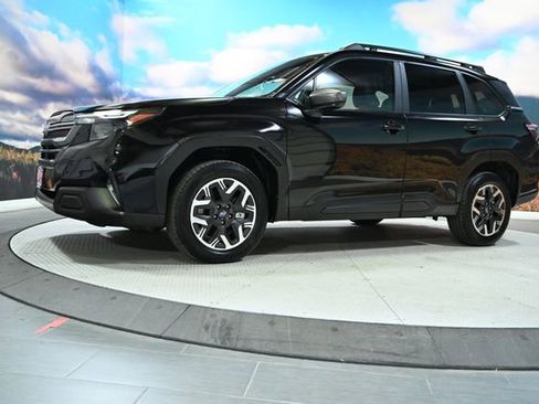 Used 2025 Subaru Forester Premium AWD/4WD image 4
