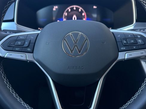 New 2026 Volkswagen Taos SE FWD image 21