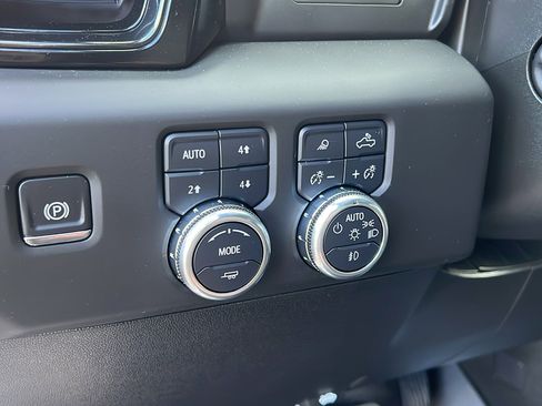 Used 2025 GMC Sierra 1500 AT4 AWD/4WD image 30