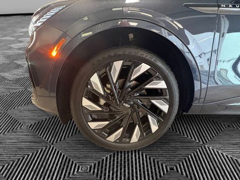 Certified 2024 Lincoln Nautilus Black Label w/ Jet Appearance Package (87T) image 14