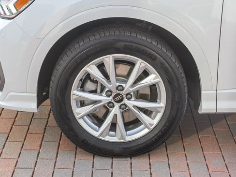 Used 2023 Audi Q3 2.0T Premium w/ Convenience Package image 4