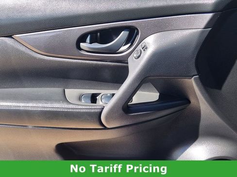 Used 2020 Nissan Rogue S image 22