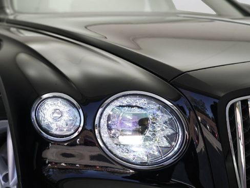 Used 2023 Bentley Flying Spur V8 AWD/4WD image 3
