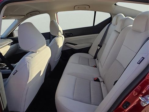 Used 2024 Nissan Altima 2.5 SV image 7