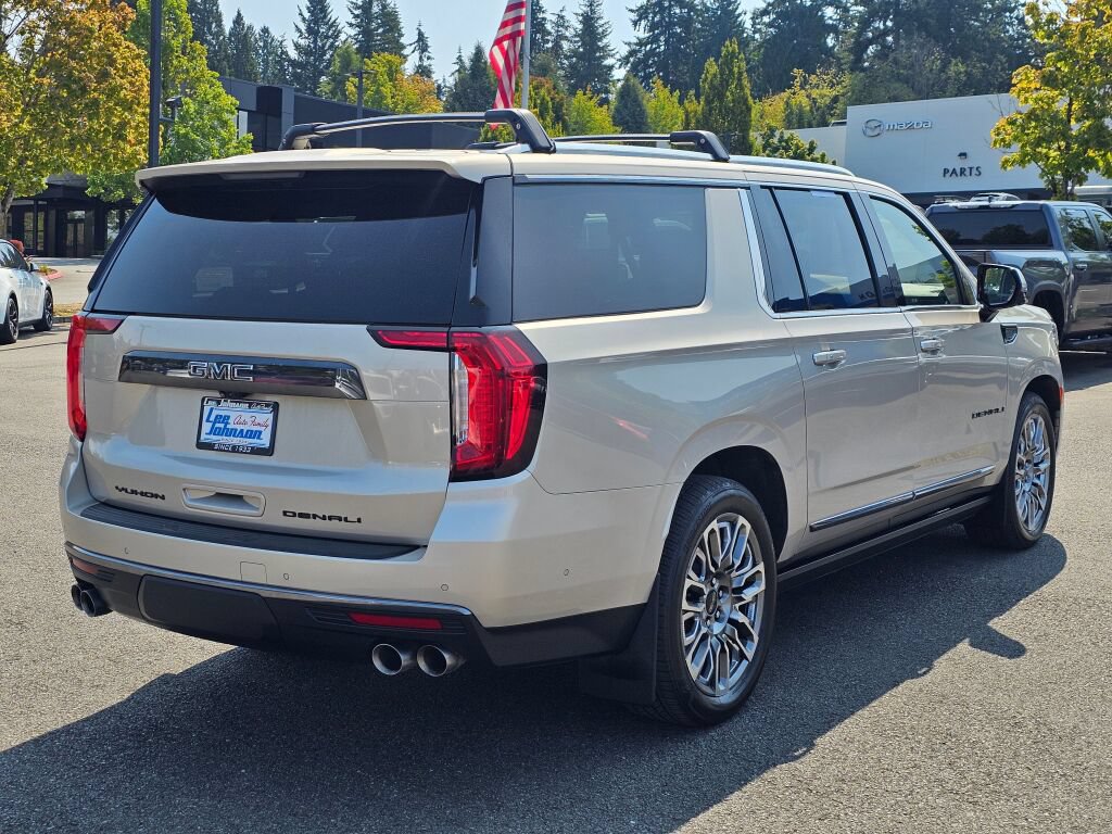 Used 2023 GMC Yukon XL Denali Ultimate AWD/4WD image 5