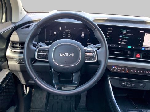Used 2025 Kia Carnival SX Prestige FWD image 6