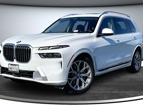 Used 2024 BMW X7 xDrive40i image 3