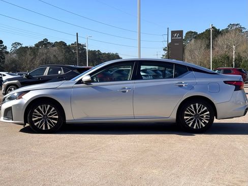Used 2023 Nissan Altima 2.5 SV image 11