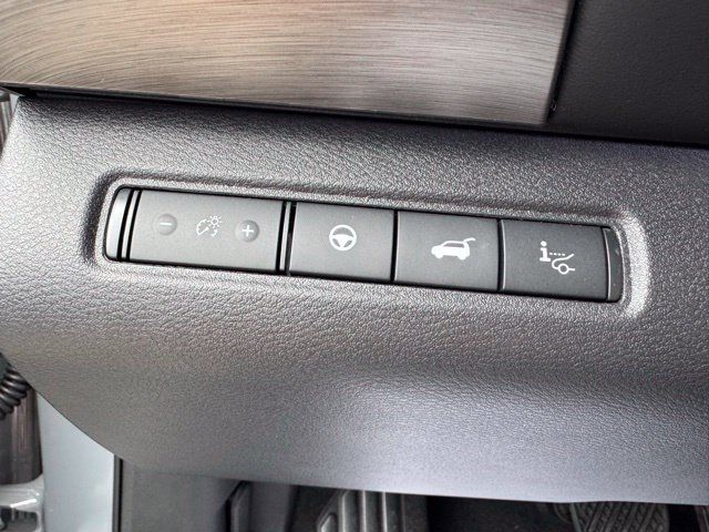 Used 2025 Nissan Pathfinder Platinum FWD image 18