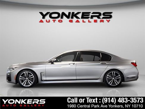 Used 2020 BMW 740i w/ M Sport Package RWD image 3