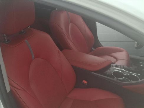 Used 2018 Toyota Camry XSE image 28