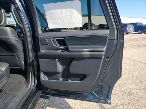 New 2026 Ford Expedition Max Platinum image 32