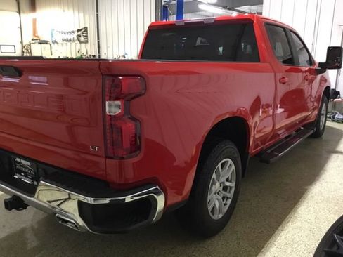 Used 2022 Chevrolet Silverado 1500 LT w/ Z71 Off-Road Package AWD/4WD image 4
