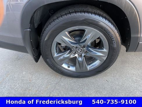 Used 2019 Toyota Highlander Limited Platinum image 12