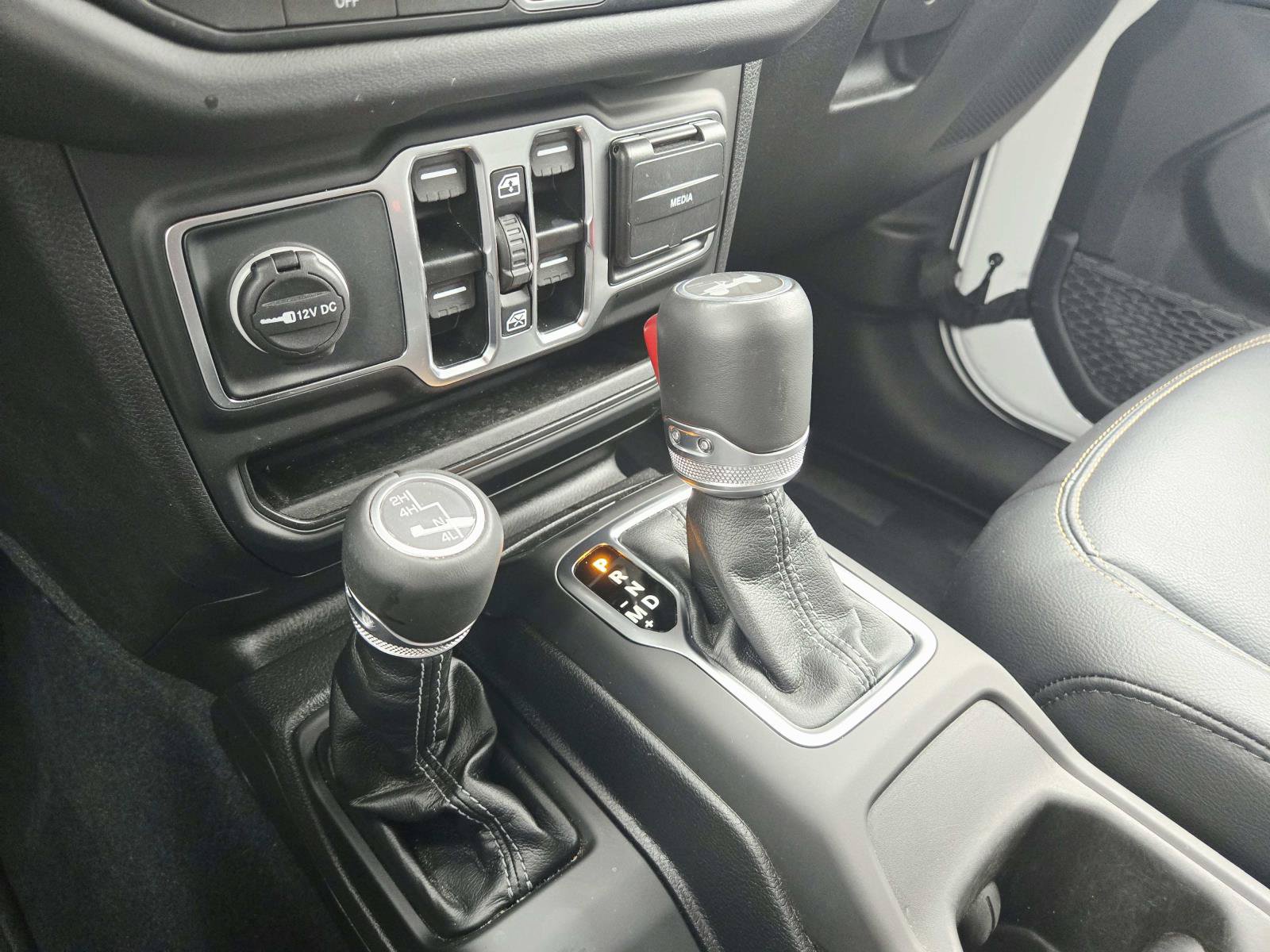 Used 2025 Jeep Wrangler Unlimited Sahara AWD/4WD image 37
