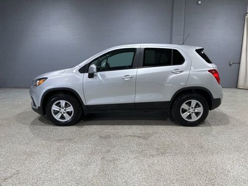 Used 2022 Chevrolet Trax LS w/ Tint and Cruise Package AWD/4WD image 5