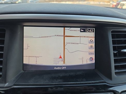 Used 2018 Nissan Pathfinder SV w/ SV Tech Package image 23