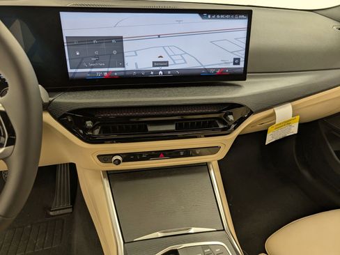 Used 2025 BMW 330i xDrive Sedan w/ Premium Package image 18