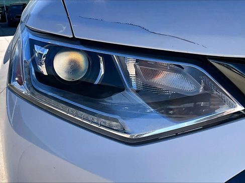 Used 2021 Chevrolet Traverse LT image 27