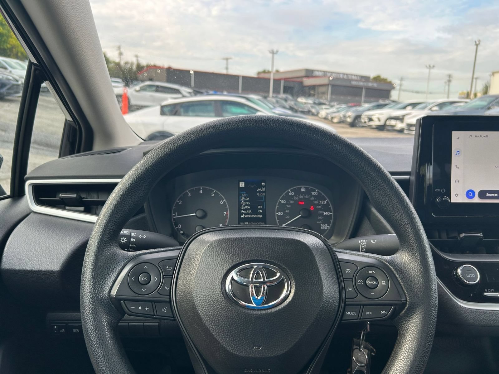 Used 2025 Toyota Corolla LE FWD image 28