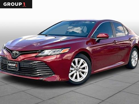 Used 2020 Toyota Camry LE image 1
