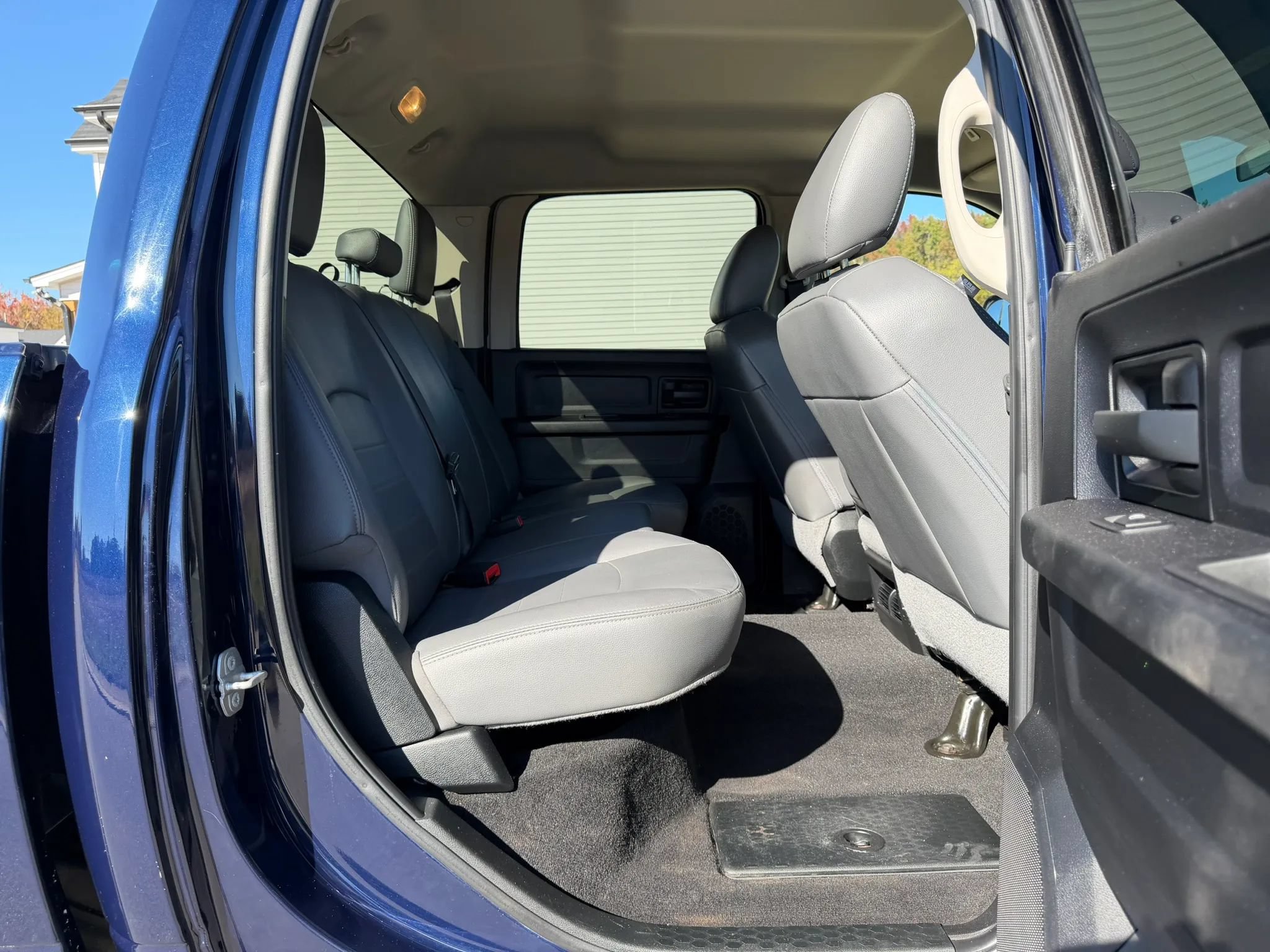 Used 2018 RAM 2500 Tradesman w/ Chrome Appearance Group AWD/4WD image 17