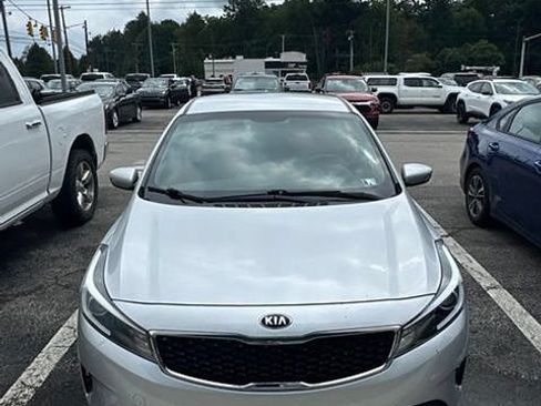 Used 2017 Kia Forte LX FWD image 1