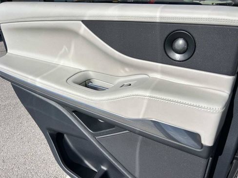 New 2026 Lincoln Navigator Premiere AWD/4WD image 17