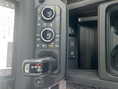 Used 2023 Land Rover Defender 110 X-Dynamic SE AWD/4WD image 28