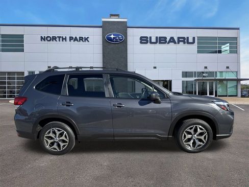 Used 2021 Subaru Forester Premium image 2