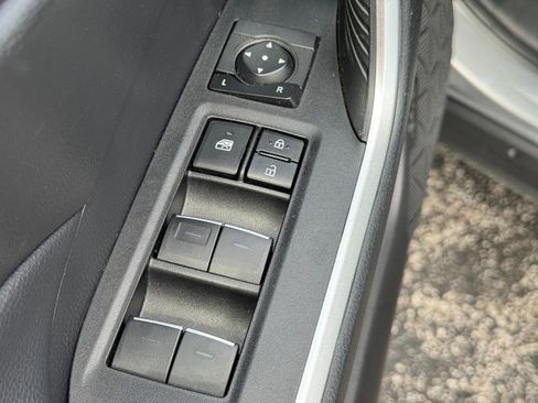 Used 2025 Toyota RAV4 XLE AWD/4WD image 19