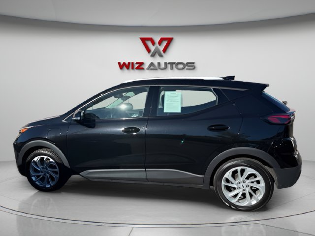 Used 2022 Chevrolet Bolt EUV LT w/ Comfort Package FWD image 2