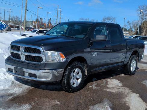 Used 2018 RAM 1500 ST w/ SXT Appearance Group image 4