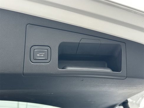 Used 2025 Cadillac XT5 Premium Luxury image 19