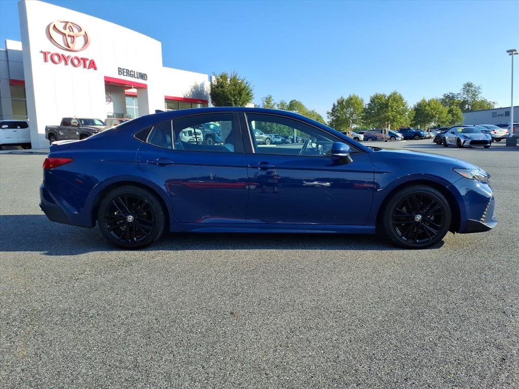 Used 2025 Toyota Camry SE FWD image 3
