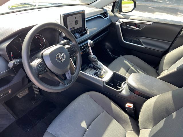 Used 2025 Toyota RAV4 XLE AWD/4WD image 18